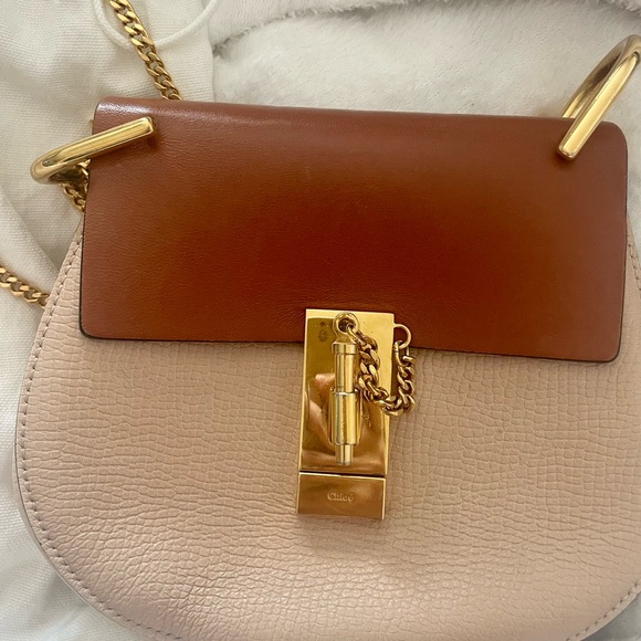 Chloe - Small Drew Crossbody Bag - Picture 2 of 12